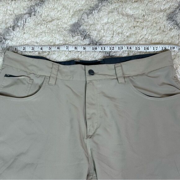 Oakley Tan Flat Front Shorts Casual Style - Picture 5 of 7